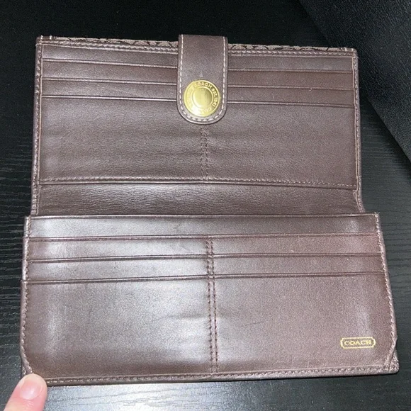 Coach Signature Wallet - Picture 4 of 5